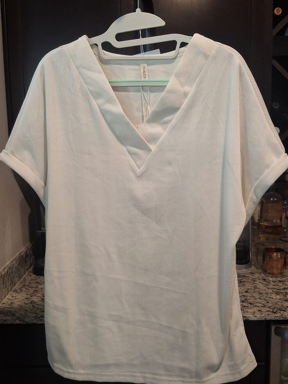 NWT! CREAM EVALESS SHORT SLEEVE TOP SIZE: MEDIUM